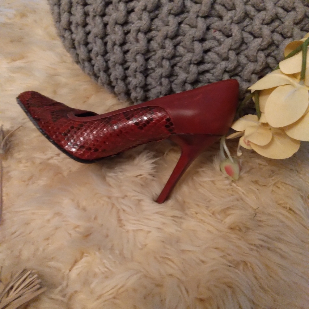 Tods snakeskin pumps